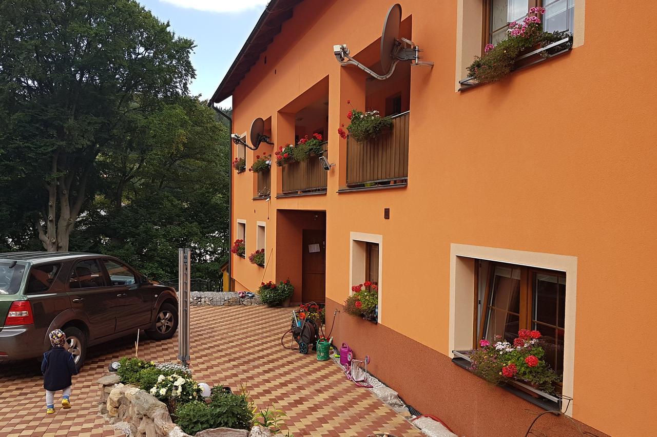 Apartments Kalyn Svoboda nad Upou Luaran gambar