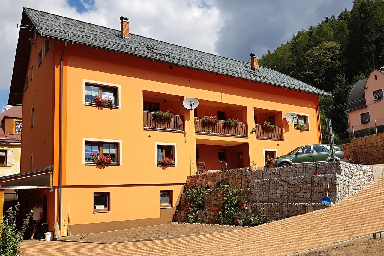 Apartments Kalyn Svoboda nad Upou Luaran gambar