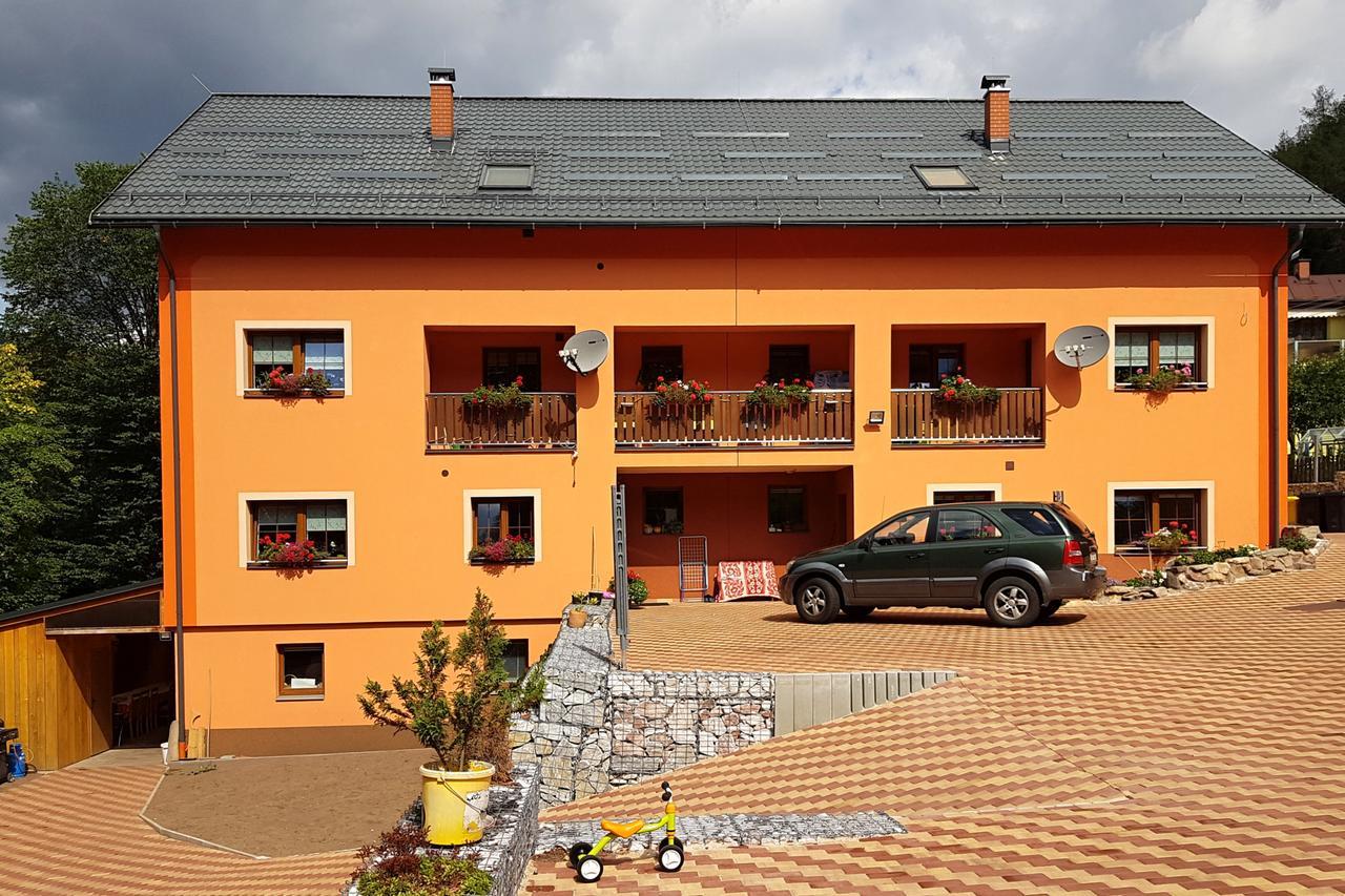 Apartments Kalyn Svoboda nad Upou Luaran gambar